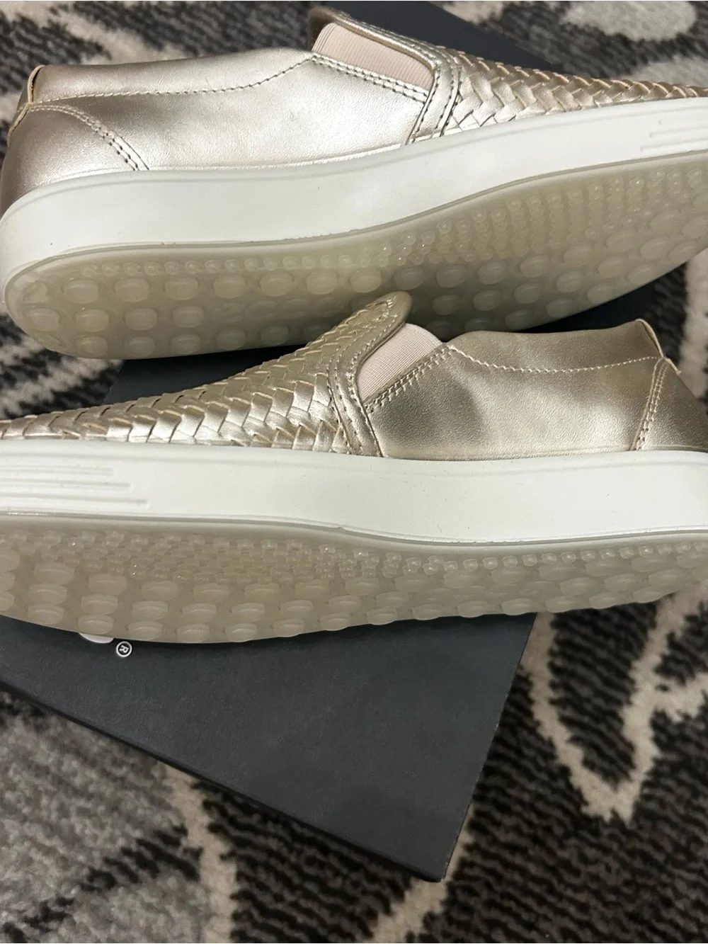 Ecco Pure White Gold Slip-On Woven Metallic Women’s Sneaker Size 7